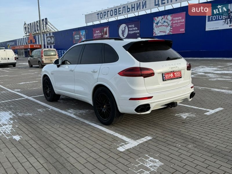 Позашляховик / Кросовер Porsche Cayenne 2017 в Нововолинську
