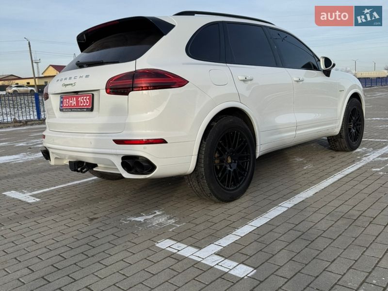 Позашляховик / Кросовер Porsche Cayenne 2017 в Нововолинську