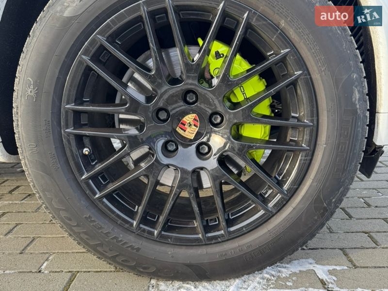 Позашляховик / Кросовер Porsche Cayenne 2017 в Нововолинську
