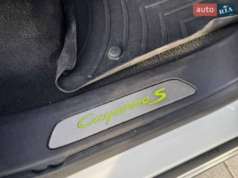 Позашляховик / Кросовер Porsche Cayenne 2017 в Нововолинську