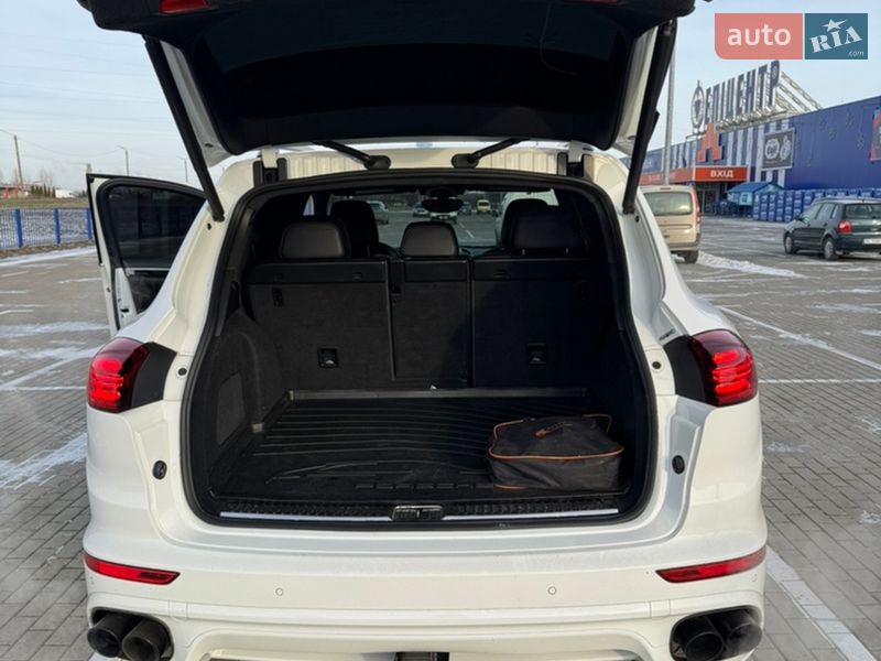 Позашляховик / Кросовер Porsche Cayenne 2017 в Нововолинську