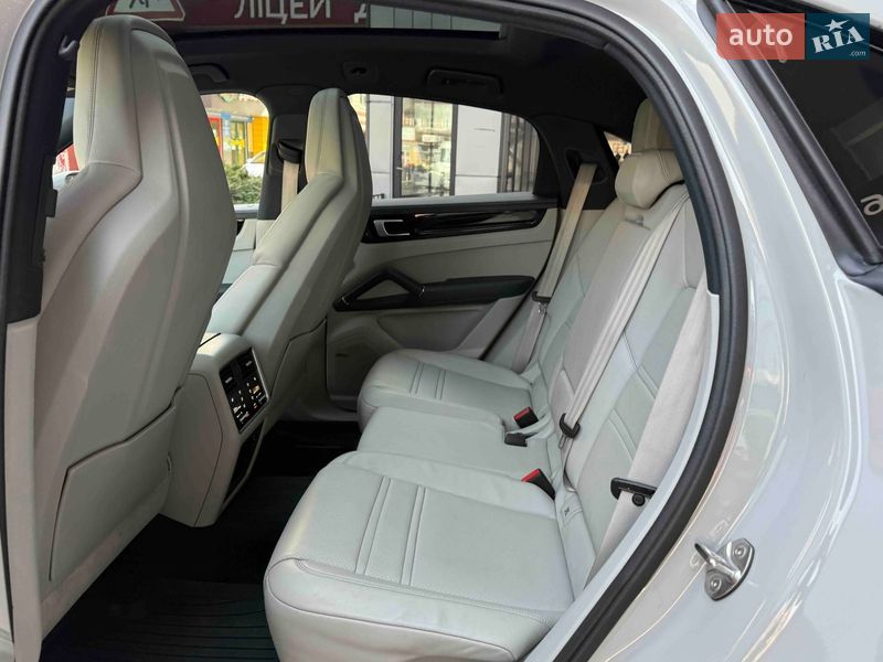 Позашляховик / Кросовер Porsche Cayenne 2022 в Львові