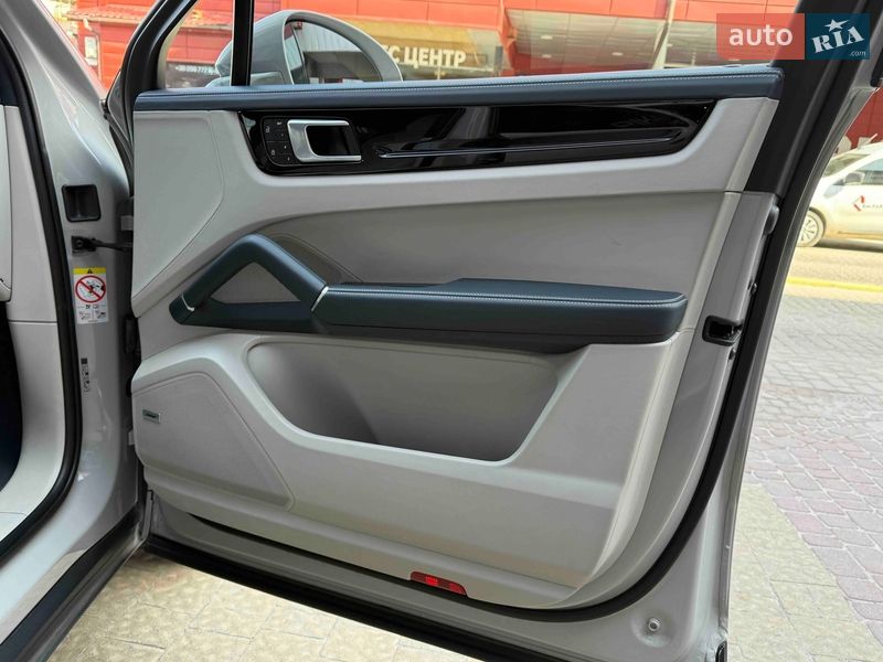 Позашляховик / Кросовер Porsche Cayenne 2022 в Львові