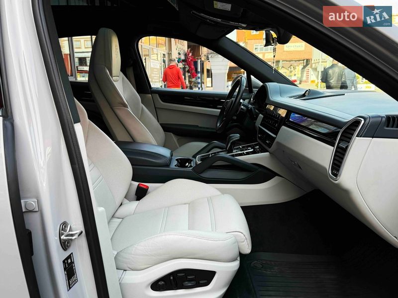 Позашляховик / Кросовер Porsche Cayenne 2022 в Львові