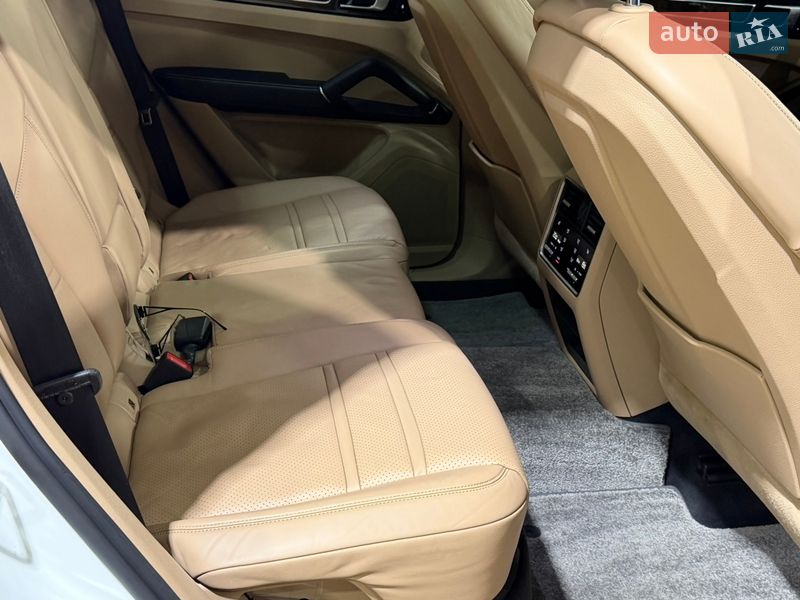 Внедорожник / Кроссовер Porsche Cayenne 2017 в Киеве фото 45 Внедорожник / Кроссовер Porsche Cayenne 2017 в Киеве