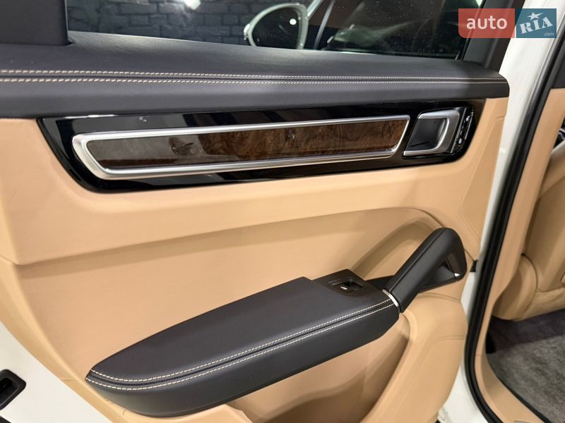 Внедорожник / Кроссовер Porsche Cayenne 2017 в Киеве фото 56 Внедорожник / Кроссовер Porsche Cayenne 2017 в Киеве