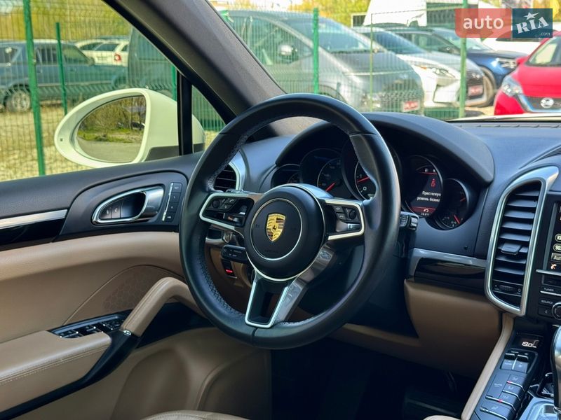 Внедорожник / Кроссовер Porsche Cayenne 2016 в Киеве