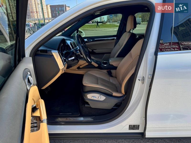 Внедорожник / Кроссовер Porsche Cayenne 2016 в Киеве