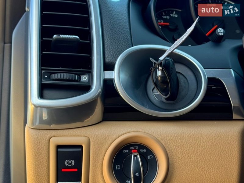 Внедорожник / Кроссовер Porsche Cayenne 2016 в Киеве