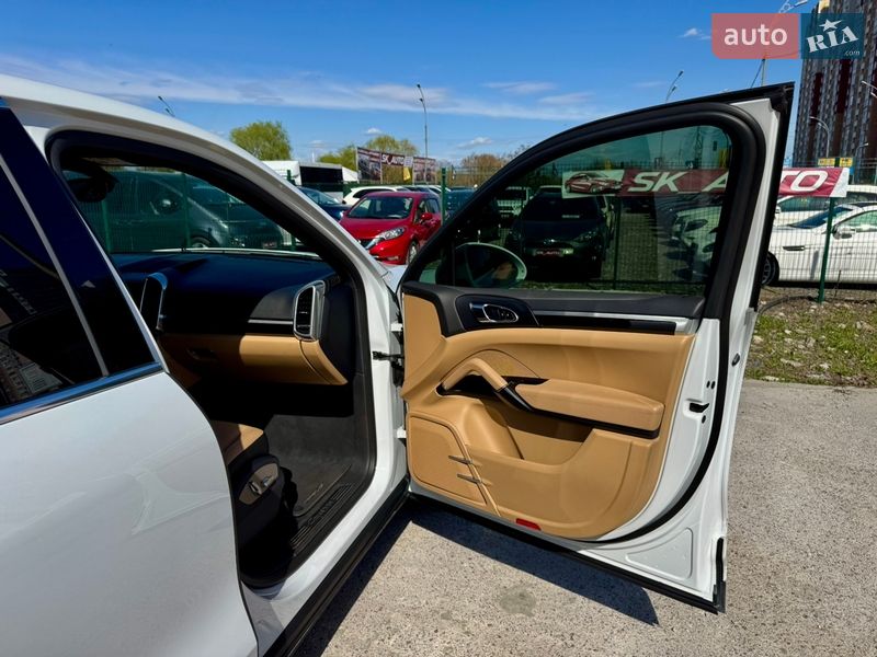 Внедорожник / Кроссовер Porsche Cayenne 2016 в Киеве