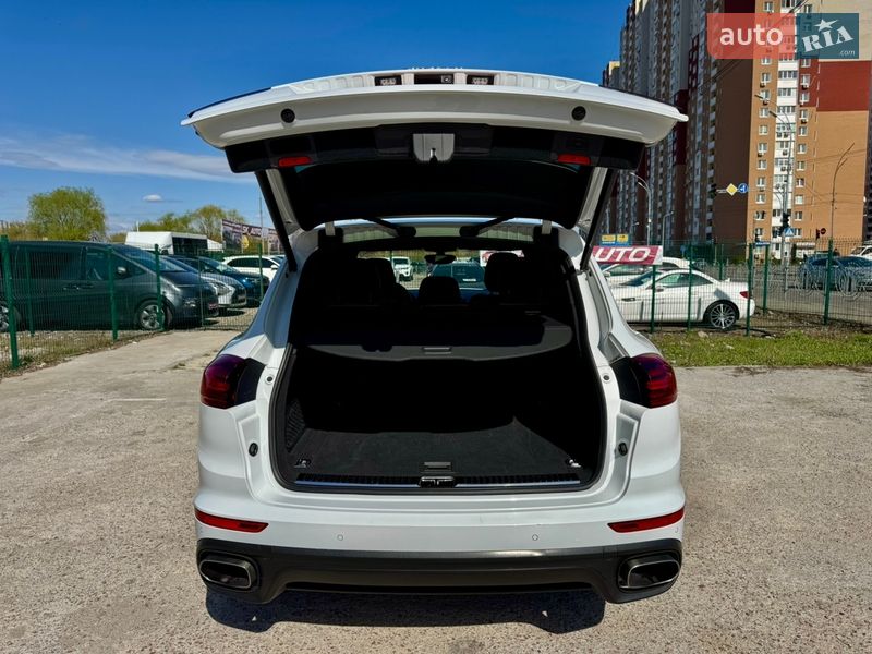 Внедорожник / Кроссовер Porsche Cayenne 2016 в Киеве