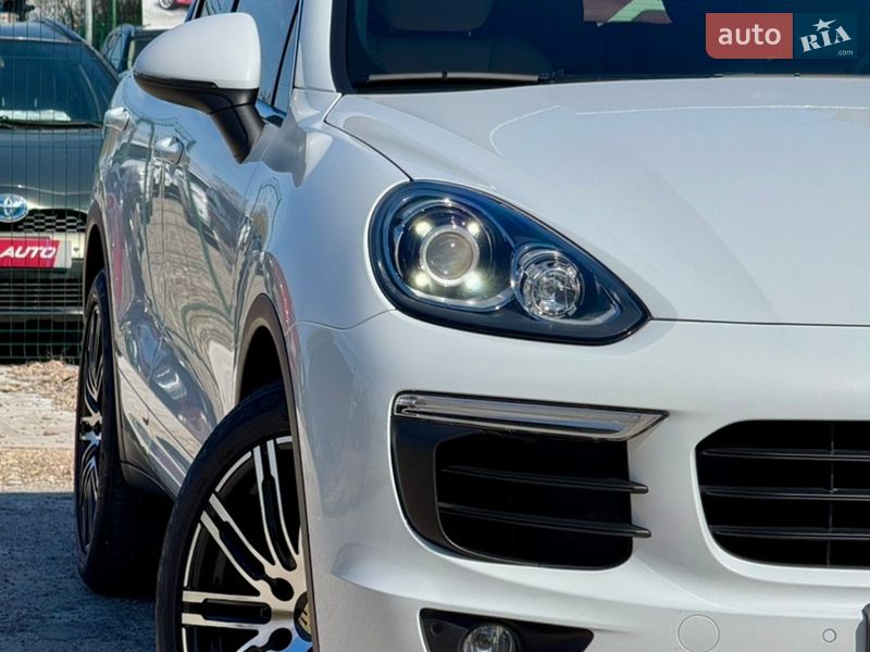 Внедорожник / Кроссовер Porsche Cayenne 2016 в Киеве