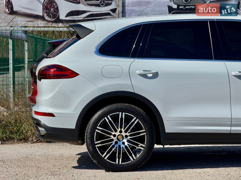 Внедорожник / Кроссовер Porsche Cayenne 2016 в Киеве