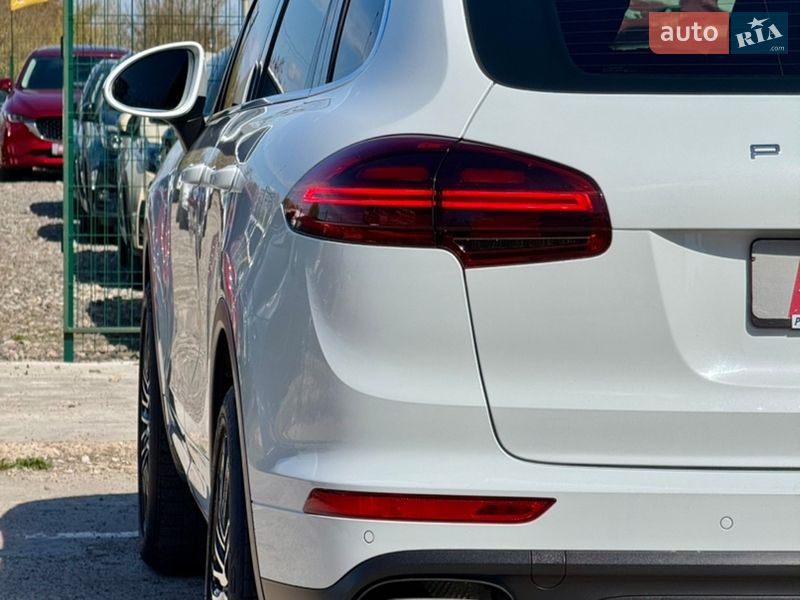 Внедорожник / Кроссовер Porsche Cayenne 2016 в Киеве