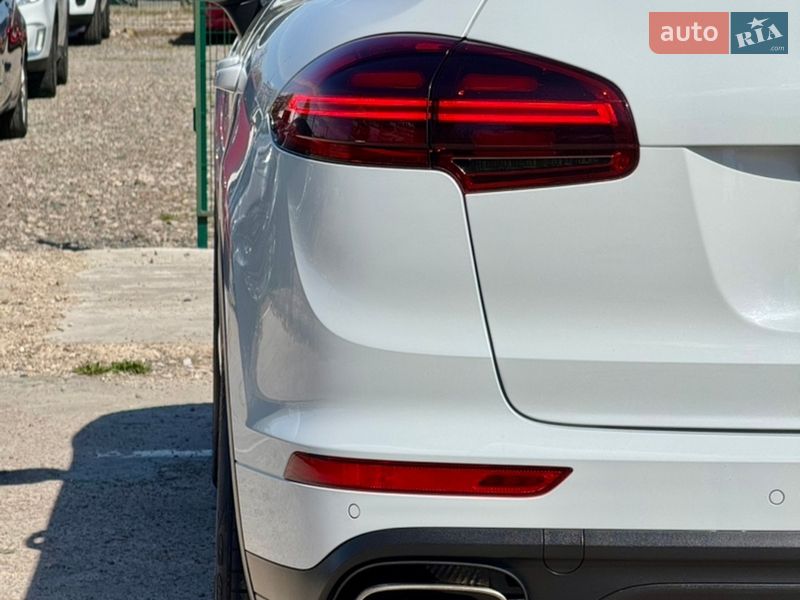 Внедорожник / Кроссовер Porsche Cayenne 2016 в Киеве