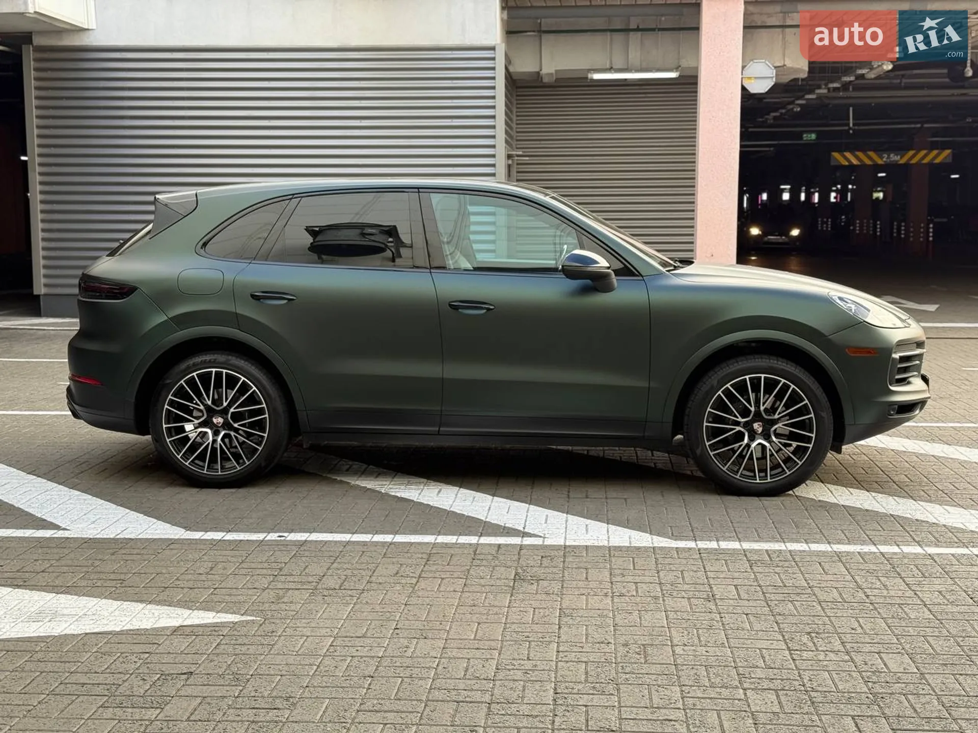 2019 Porsche Cayenne - мініатюра 2