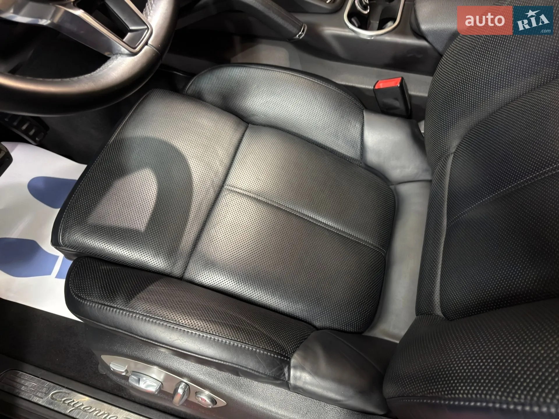 2016 Porsche Cayenne - мініатюра 22