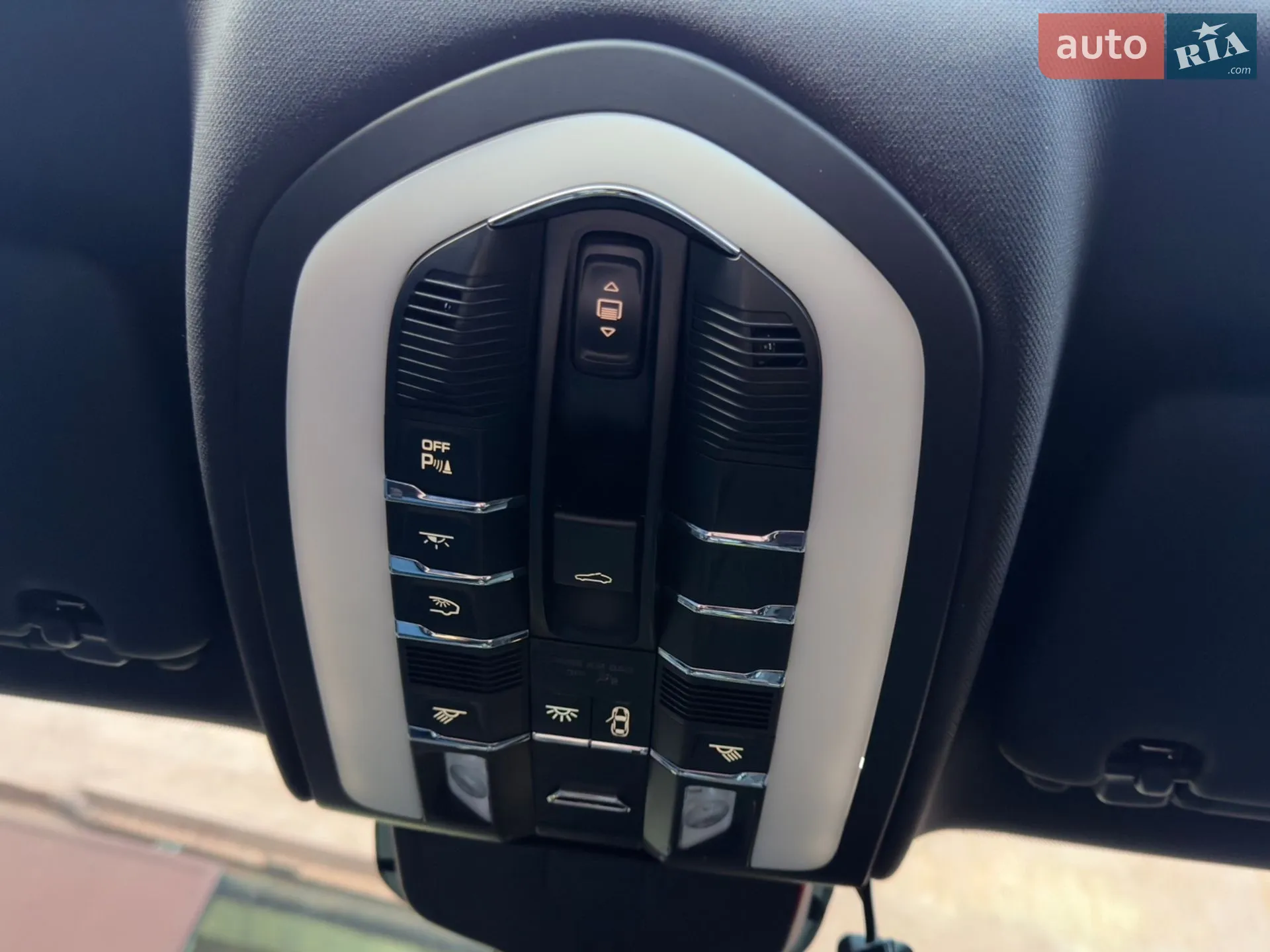 2016 Porsche Cayenne - мініатюра 43