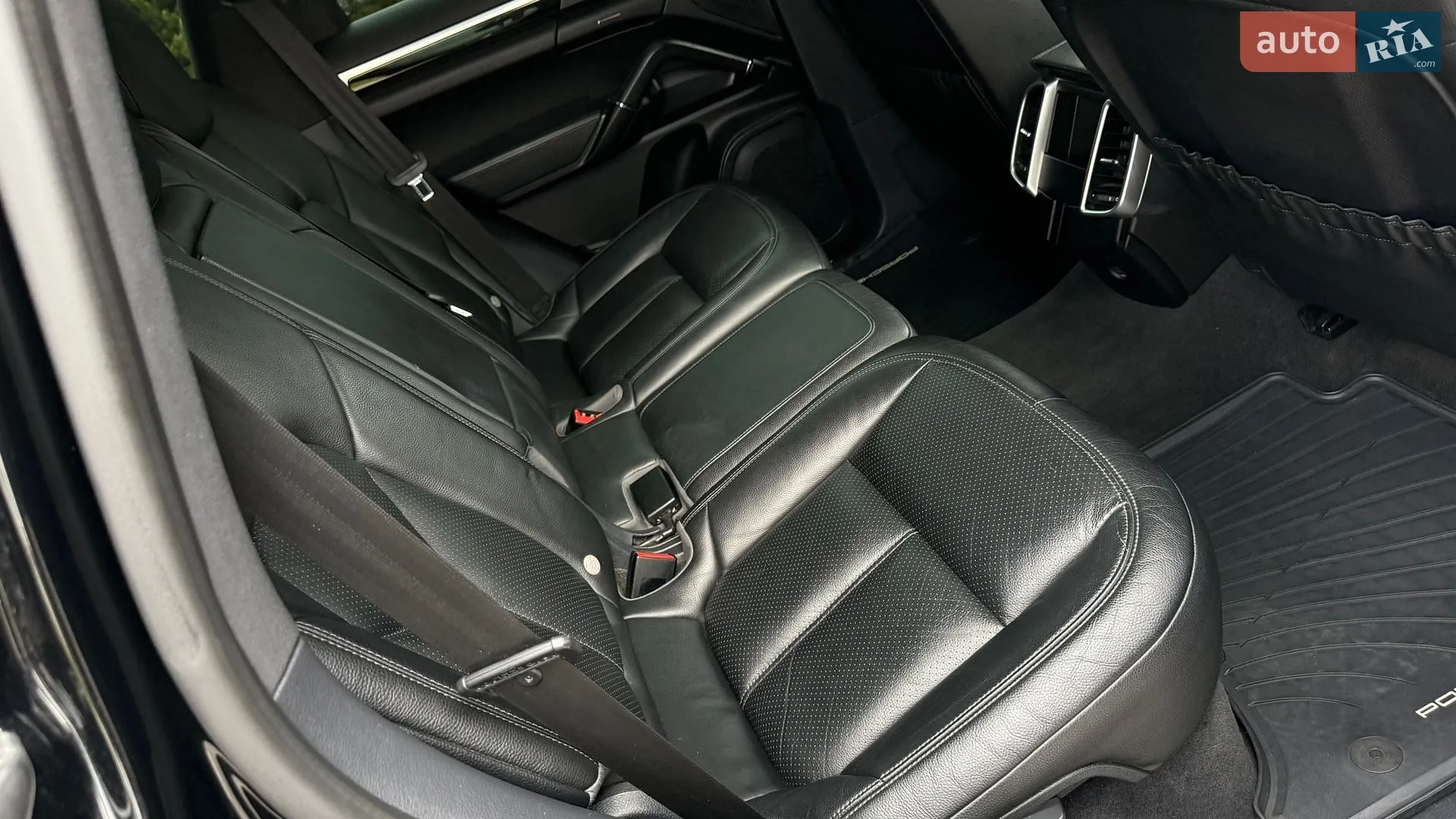 2017 Porsche Cayenne - мініатюра 39