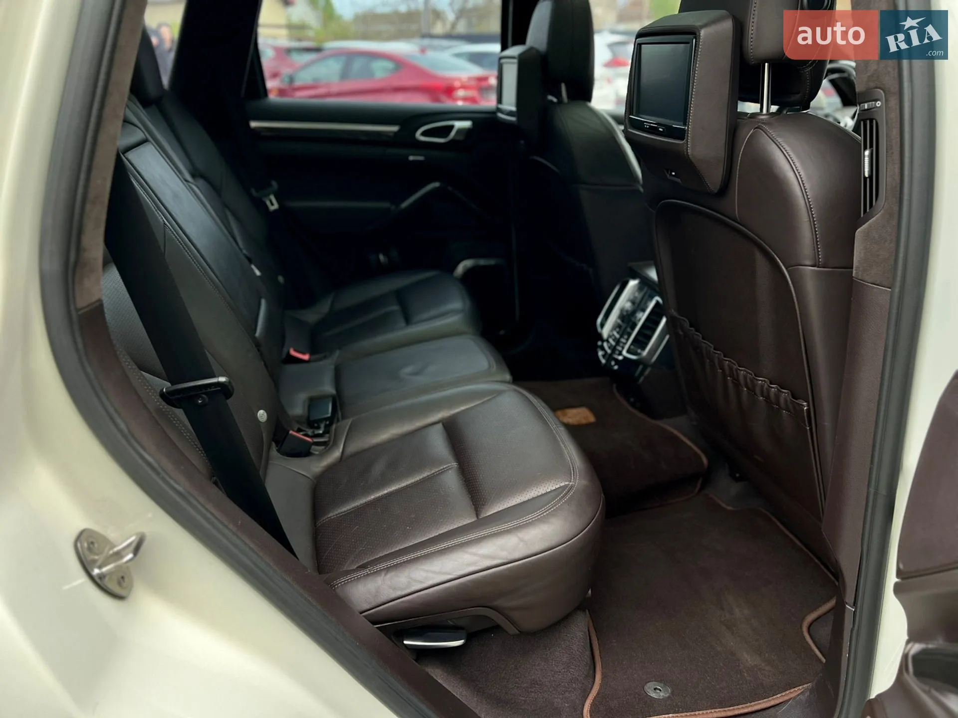 2011 Porsche Cayenne - мініатюра 27