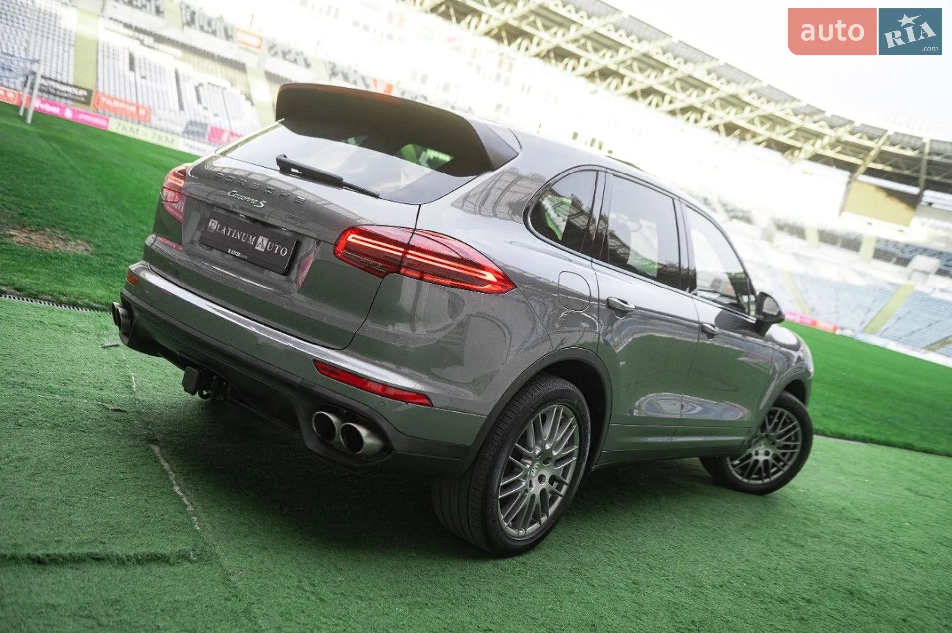 2016 Porsche Cayenne - мініатюра 16