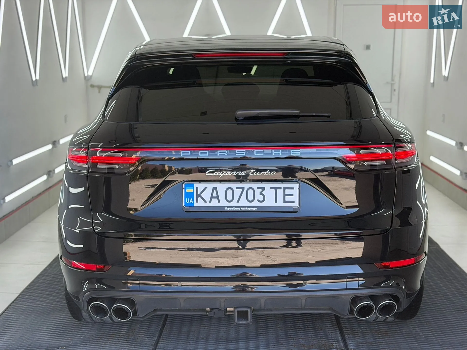 2019 Porsche Cayenne - мініатюра 2