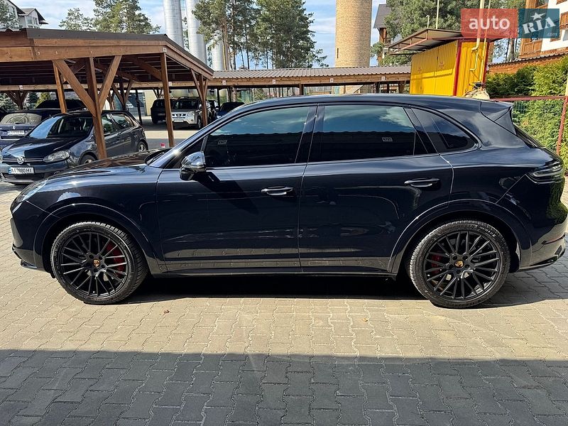 Внедорожник / Кроссовер Porsche Cayenne 2021 в Киеве