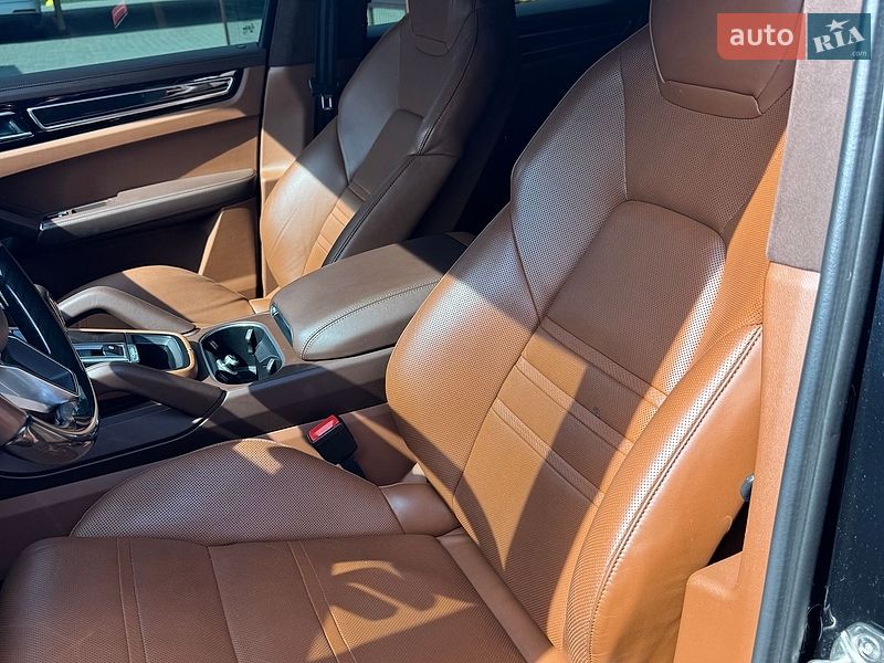 Внедорожник / Кроссовер Porsche Cayenne 2021 в Киеве
