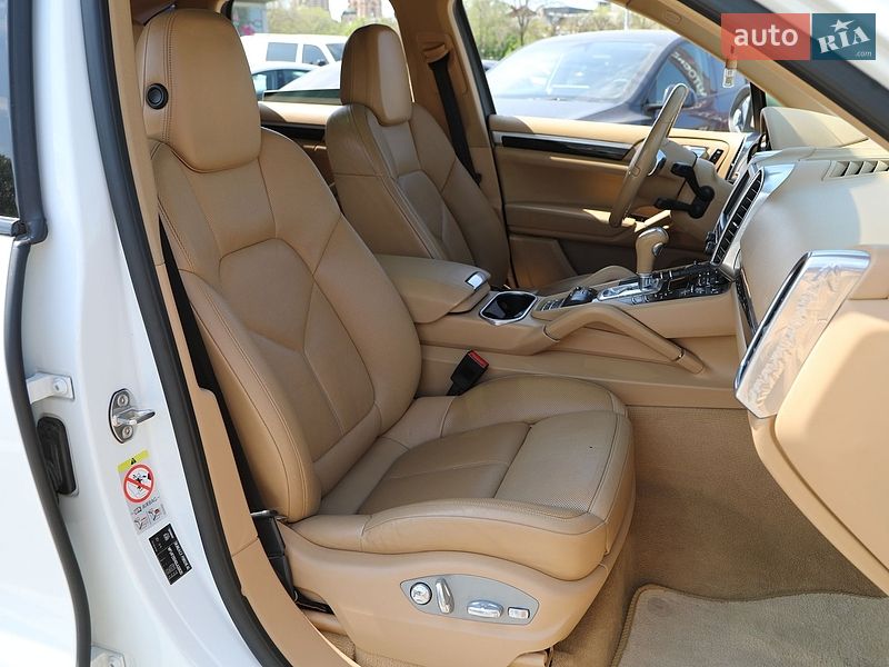 Внедорожник / Кроссовер Porsche Cayenne 2013 в Харькове