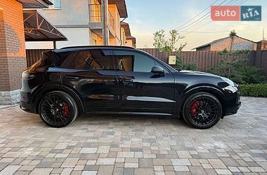 Внедорожник / Кроссовер Porsche Cayenne 2021 в Киеве