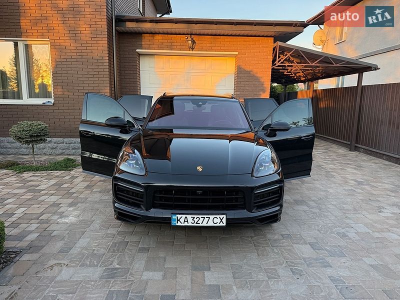 Внедорожник / Кроссовер Porsche Cayenne 2021 в Киеве