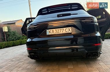 Внедорожник / Кроссовер Porsche Cayenne 2021 в Киеве