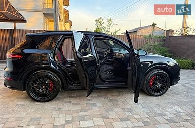 Внедорожник / Кроссовер Porsche Cayenne 2021 в Киеве