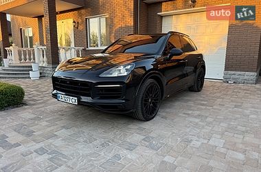 Внедорожник / Кроссовер Porsche Cayenne 2021 в Киеве