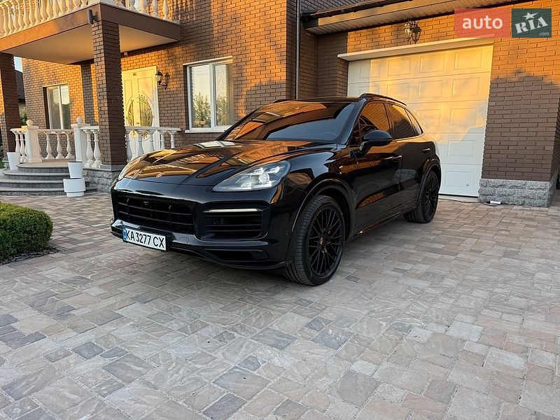 Внедорожник / Кроссовер Porsche Cayenne 2021 в Киеве