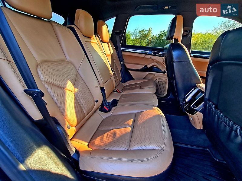 Внедорожник / Кроссовер Porsche Cayenne 2014 в Житомире