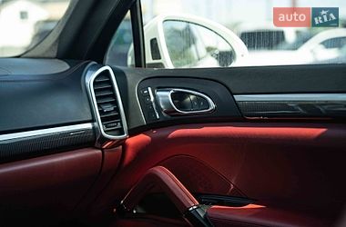 Внедорожник / Кроссовер Porsche Cayenne 2014 в Черновцах