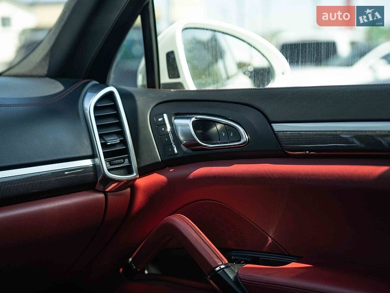 Внедорожник / Кроссовер Porsche Cayenne 2014 в Черновцах