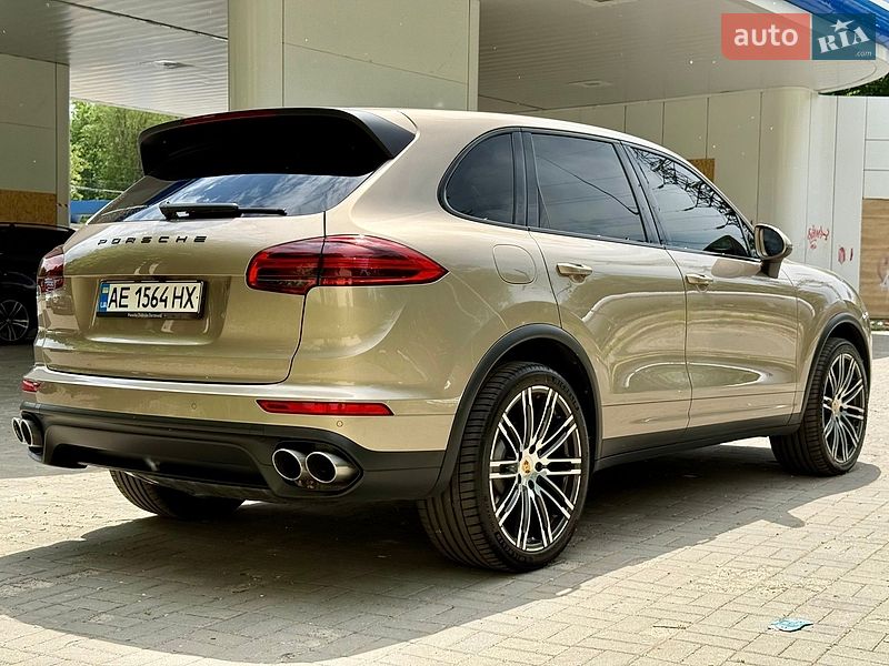 Внедорожник / Кроссовер Porsche Cayenne 2016 в Днепре