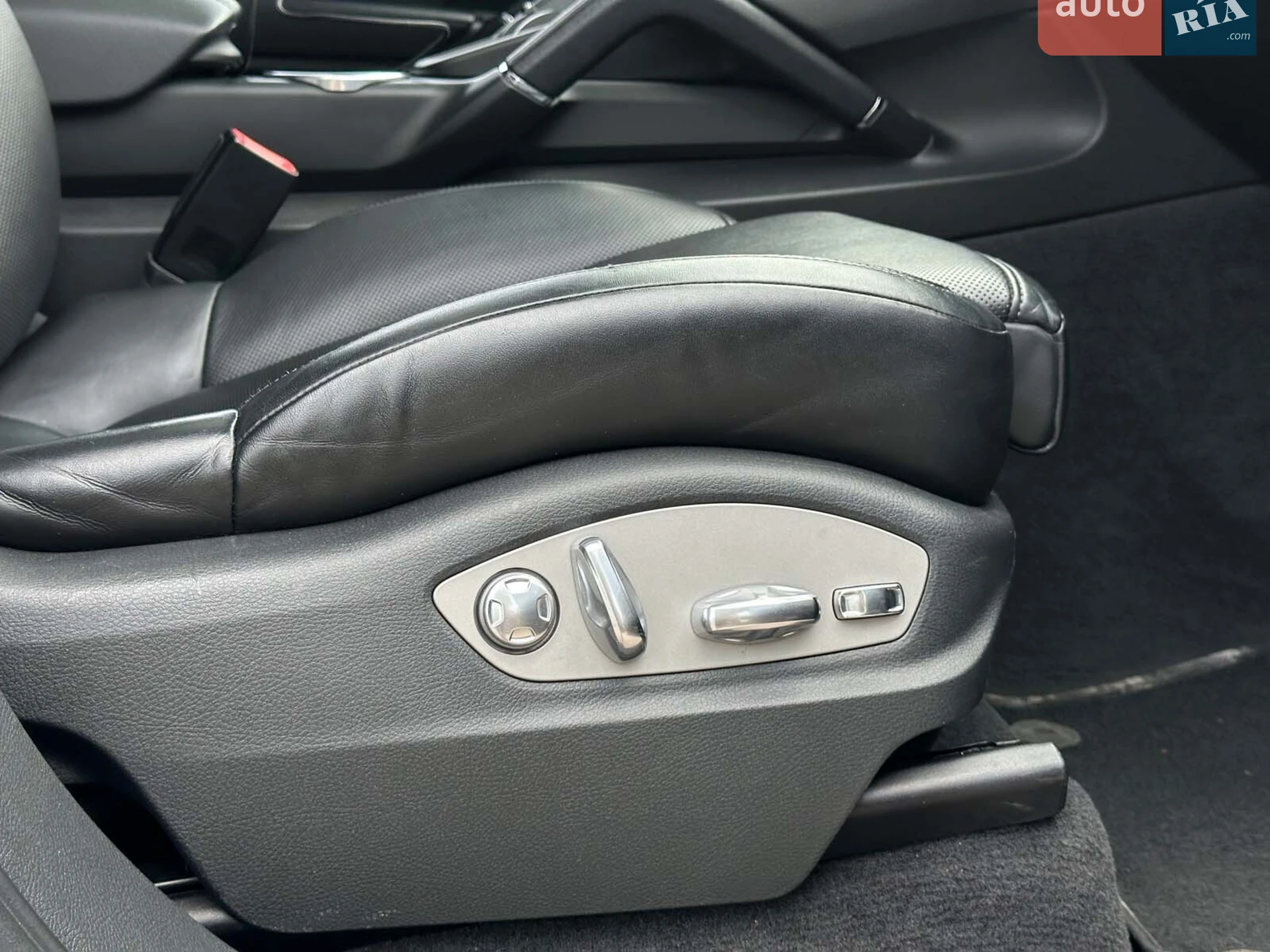 2012 Porsche Cayenne - мініатюра 38