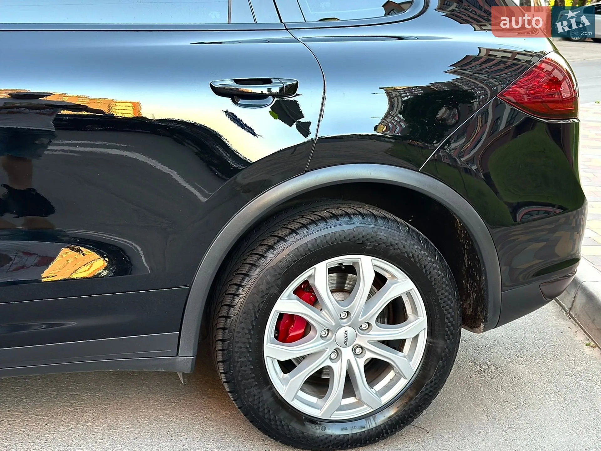 2011 Porsche Cayenne - мініатюра 61