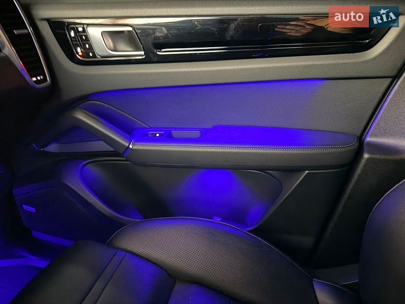 Внедорожник / Кроссовер Porsche Cayenne 2020 в Киеве