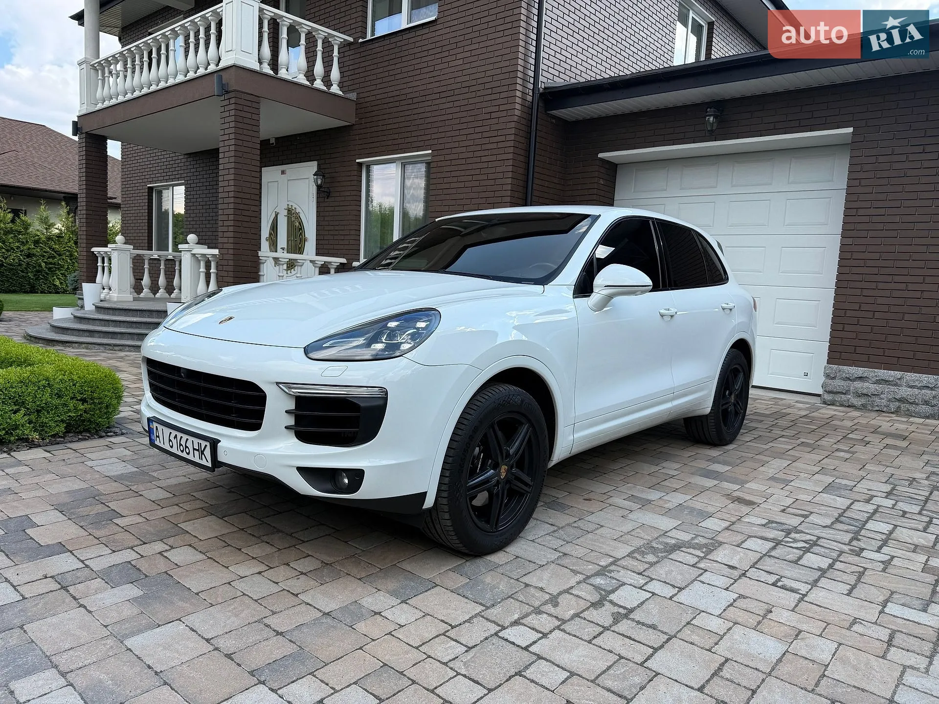 2016 Porsche Cayenne - мініатюра 2