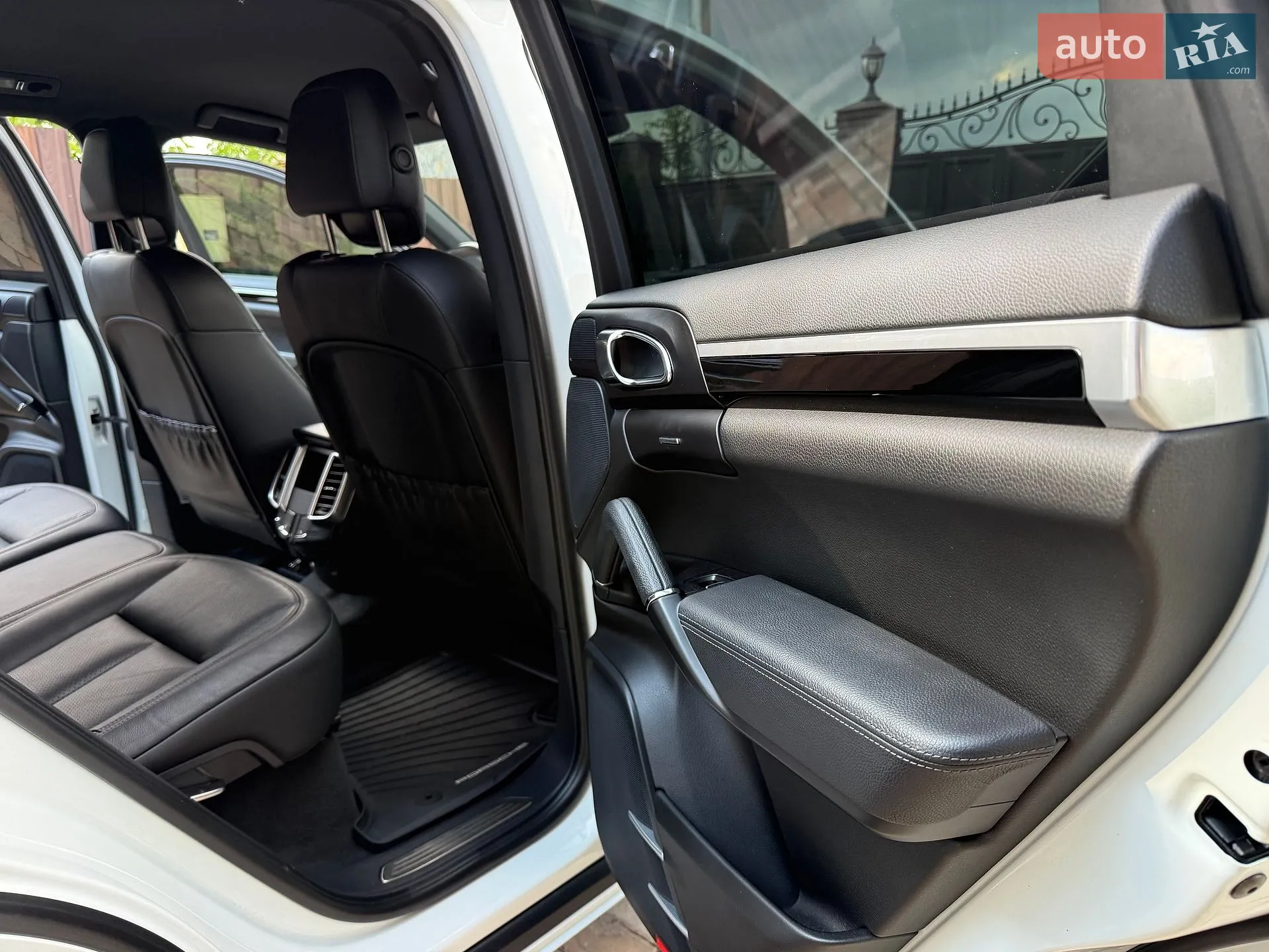 2016 Porsche Cayenne - мініатюра 39