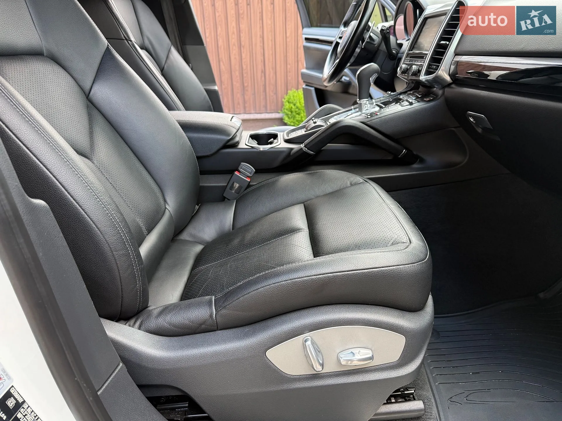 2016 Porsche Cayenne - мініатюра 47