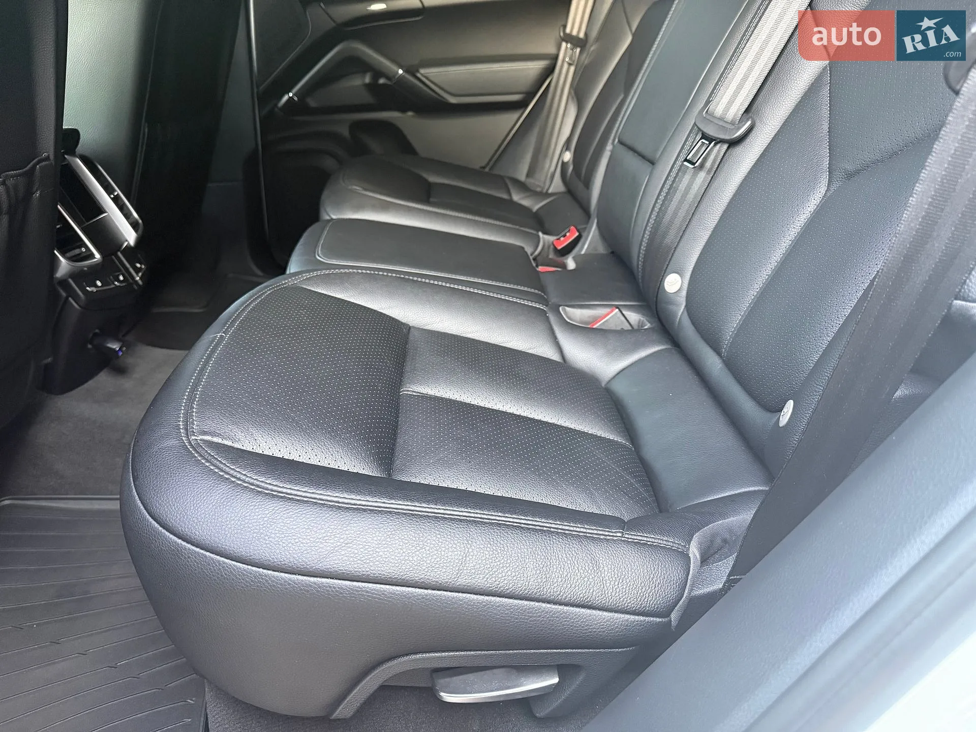 2016 Porsche Cayenne - мініатюра 106