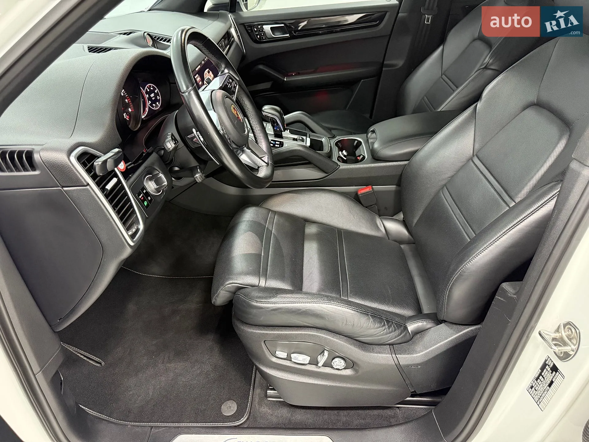 2019 Porsche Cayenne - мініатюра 29