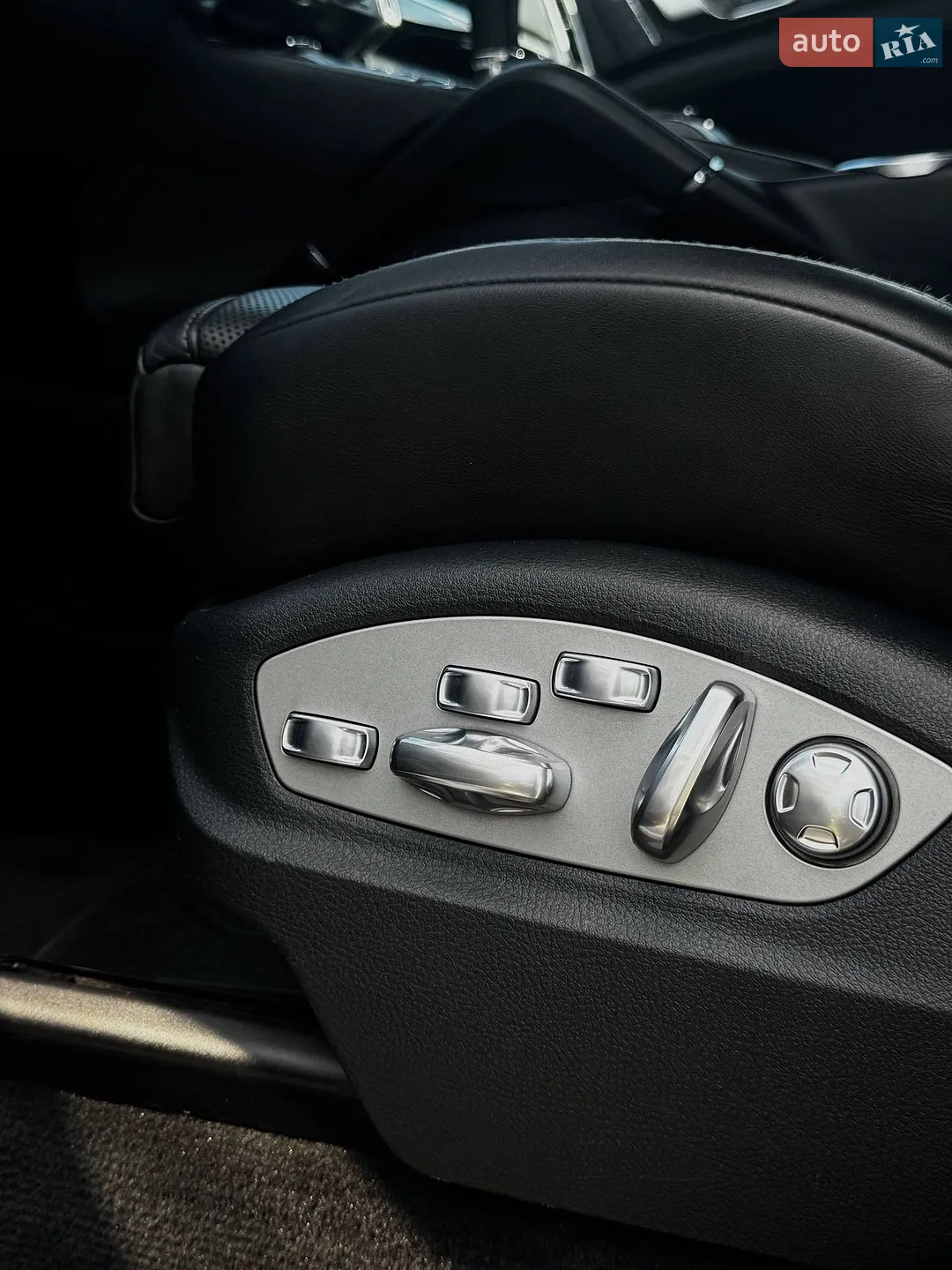 2016 Porsche Cayenne - мініатюра 23