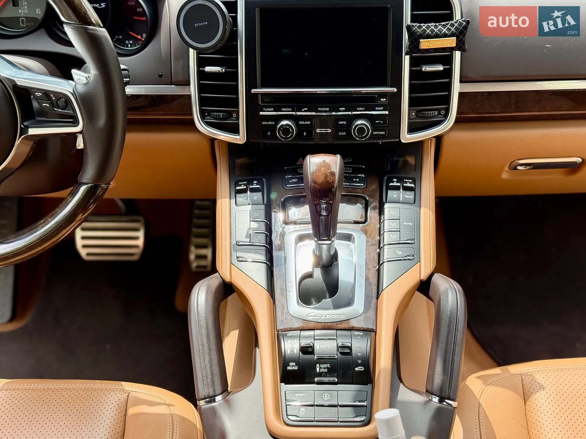2016 Porsche Cayenne - мініатюра 22