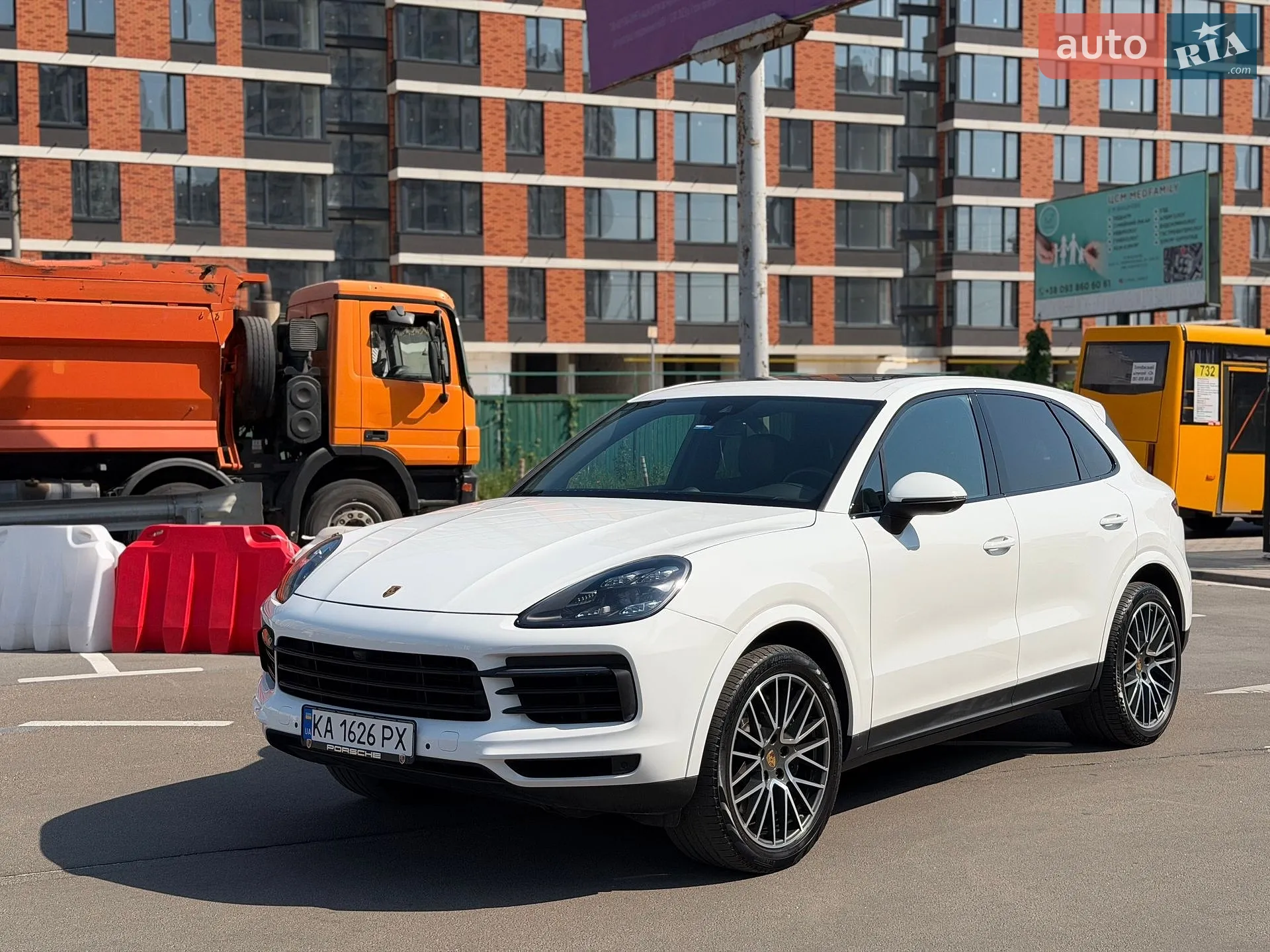 2020 Porsche Cayenne - мініатюра 2